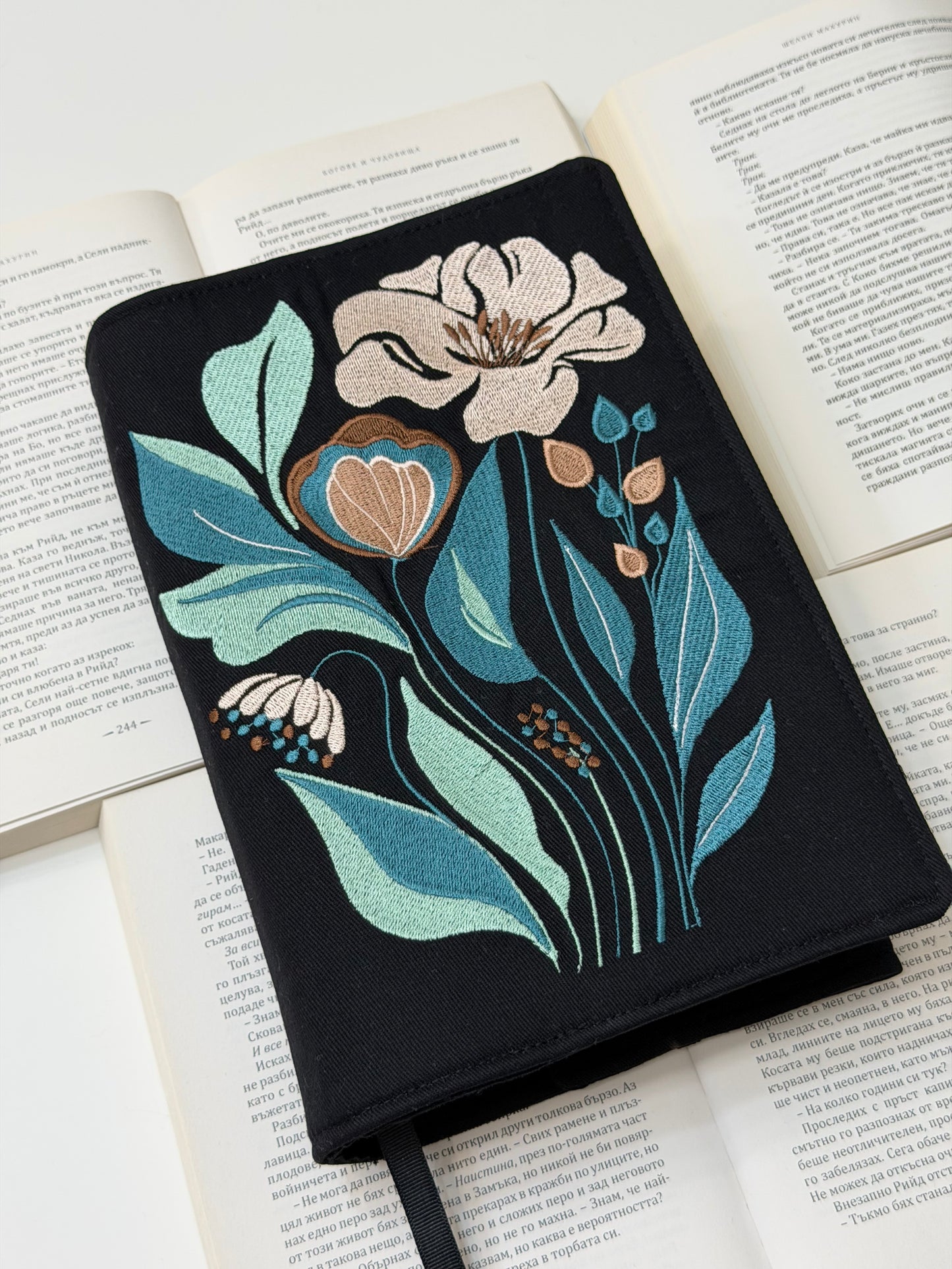 Embroidery Elegant Flower Adjustable Book Cover – Handmade Padded Linen Sleeve with Elastic Closure