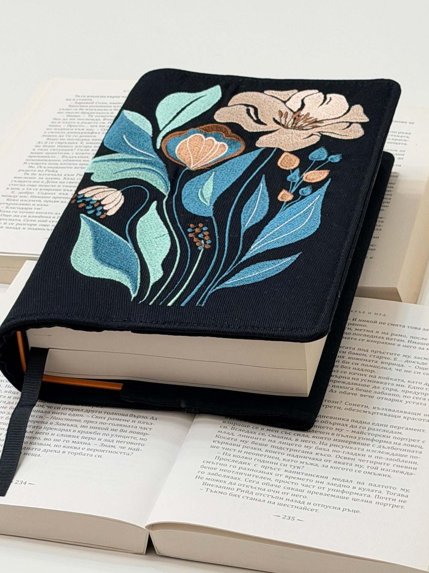 Embroidery Elegant Flower Adjustable Book Cover – Handmade Padded Linen Sleeve with Elastic Closure