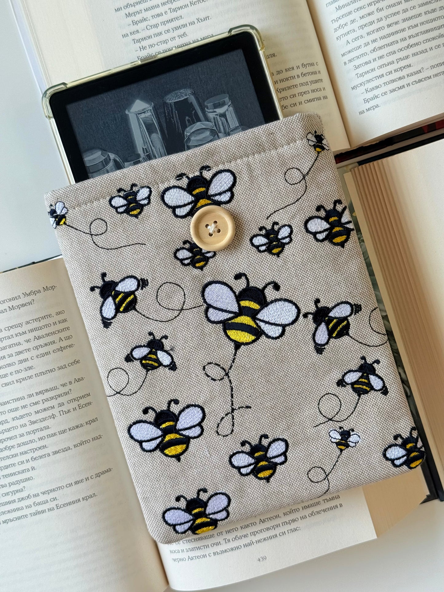 Embroidery Bumblebee Kindle Sleeve, Handmade Padded E-Reader Cover, Bee Pattern Book Protector