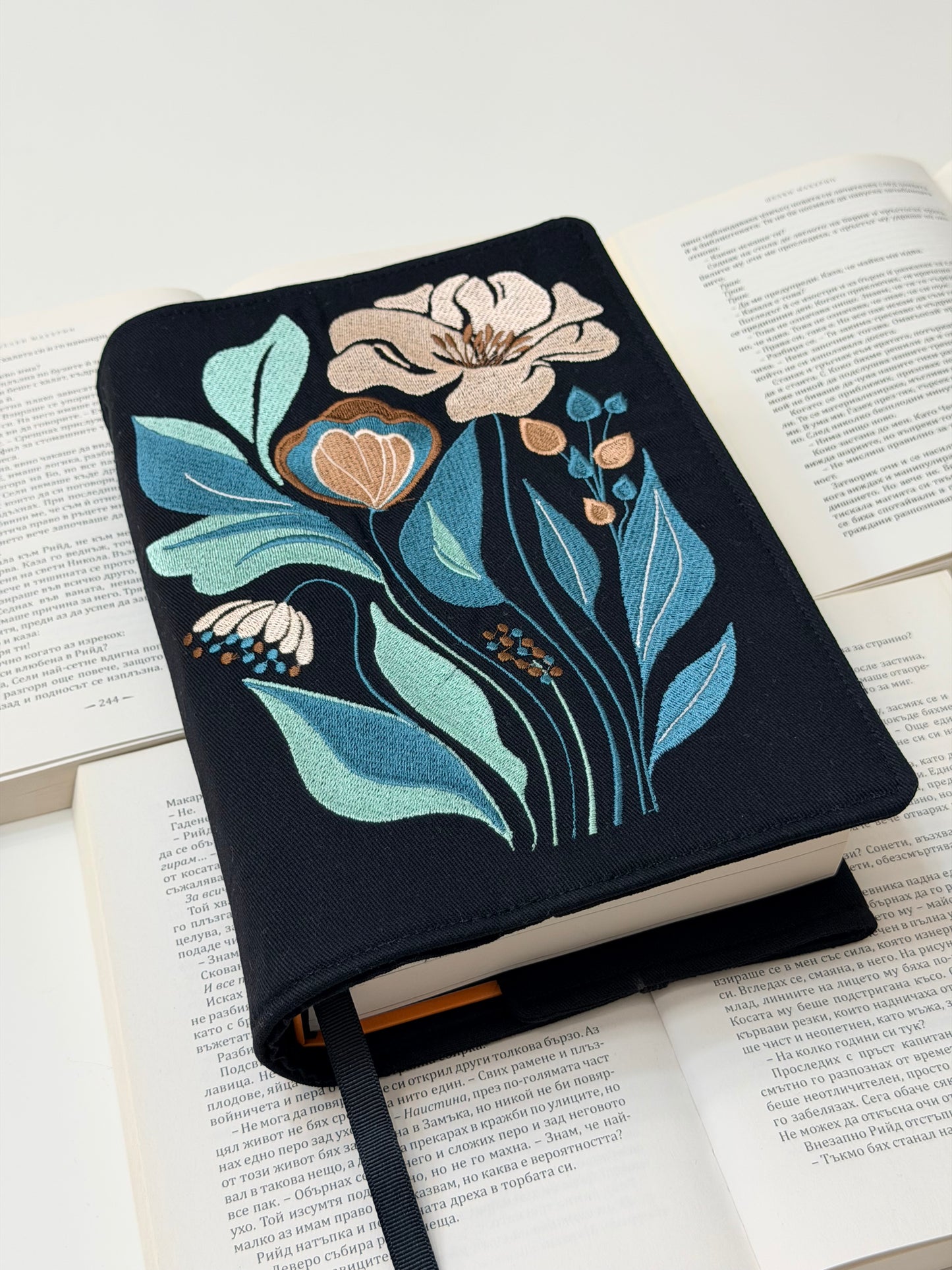 Embroidery Elegant Flower Adjustable Book Cover – Handmade Padded Linen Sleeve with Elastic Closure