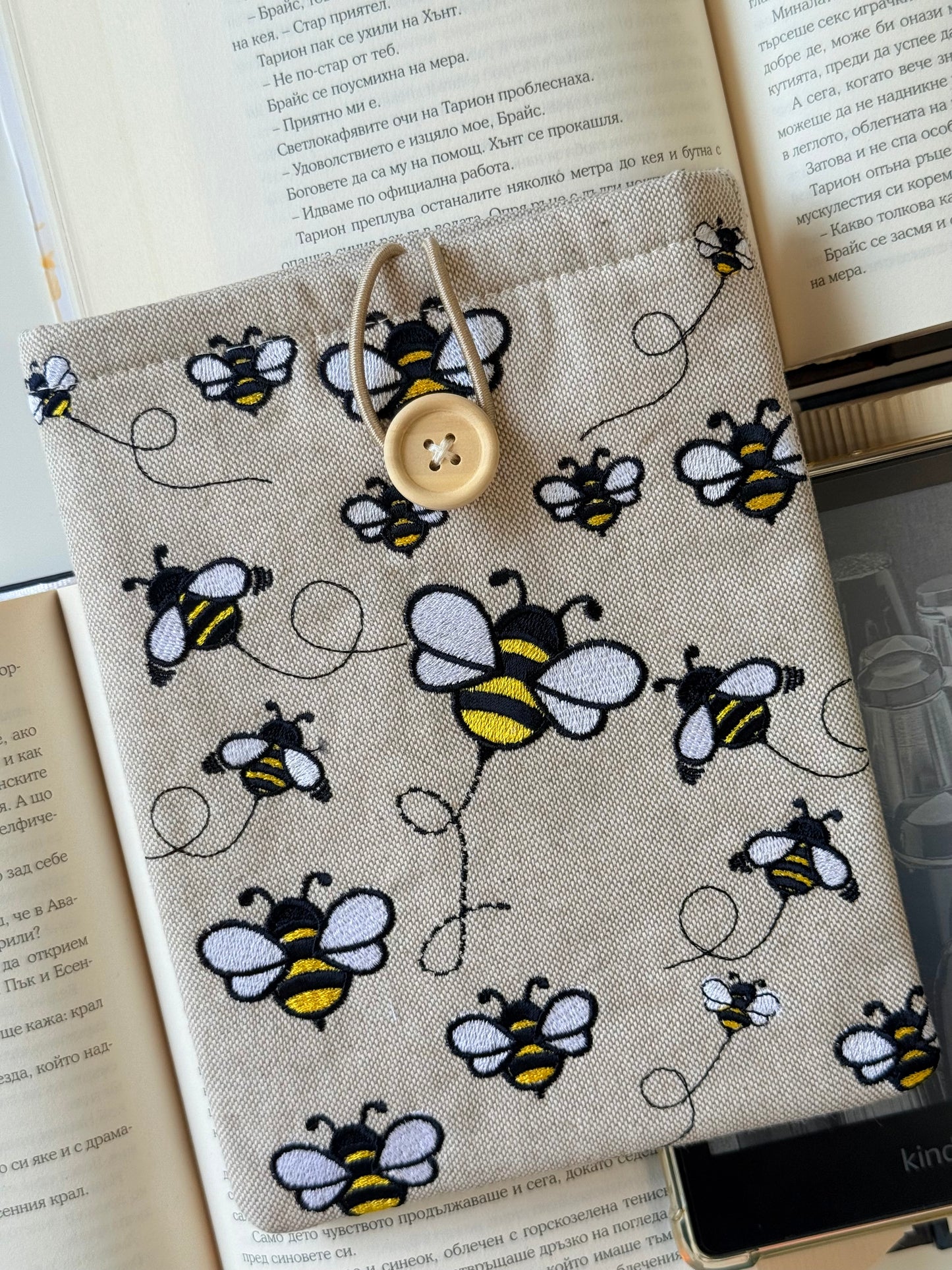 Embroidery Bumblebee Kindle Sleeve, Handmade Padded E-Reader Cover, Bee Pattern Book Protector