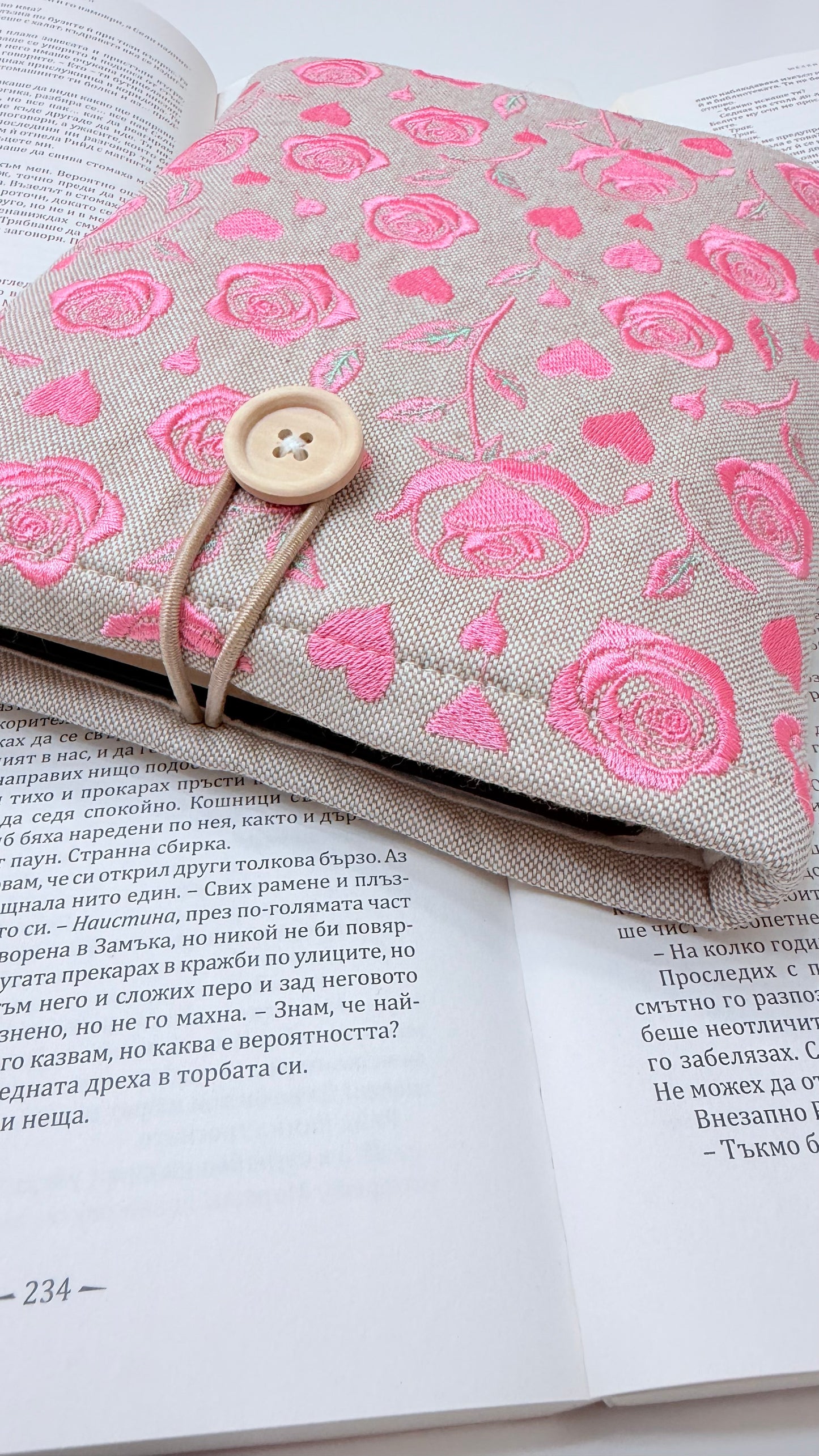 Pink Embroidery Roses Book Sleeve – Handmade Padded Linen Cover for Books and E-Readers