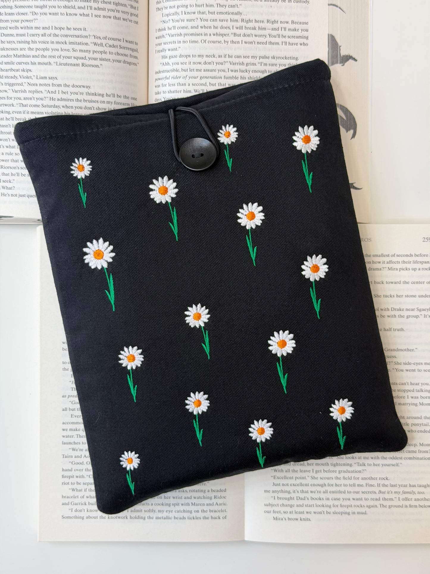 Daisy Embroidered Book Sleeve – Floral Book Lover Gift, Padded Fabric Cover