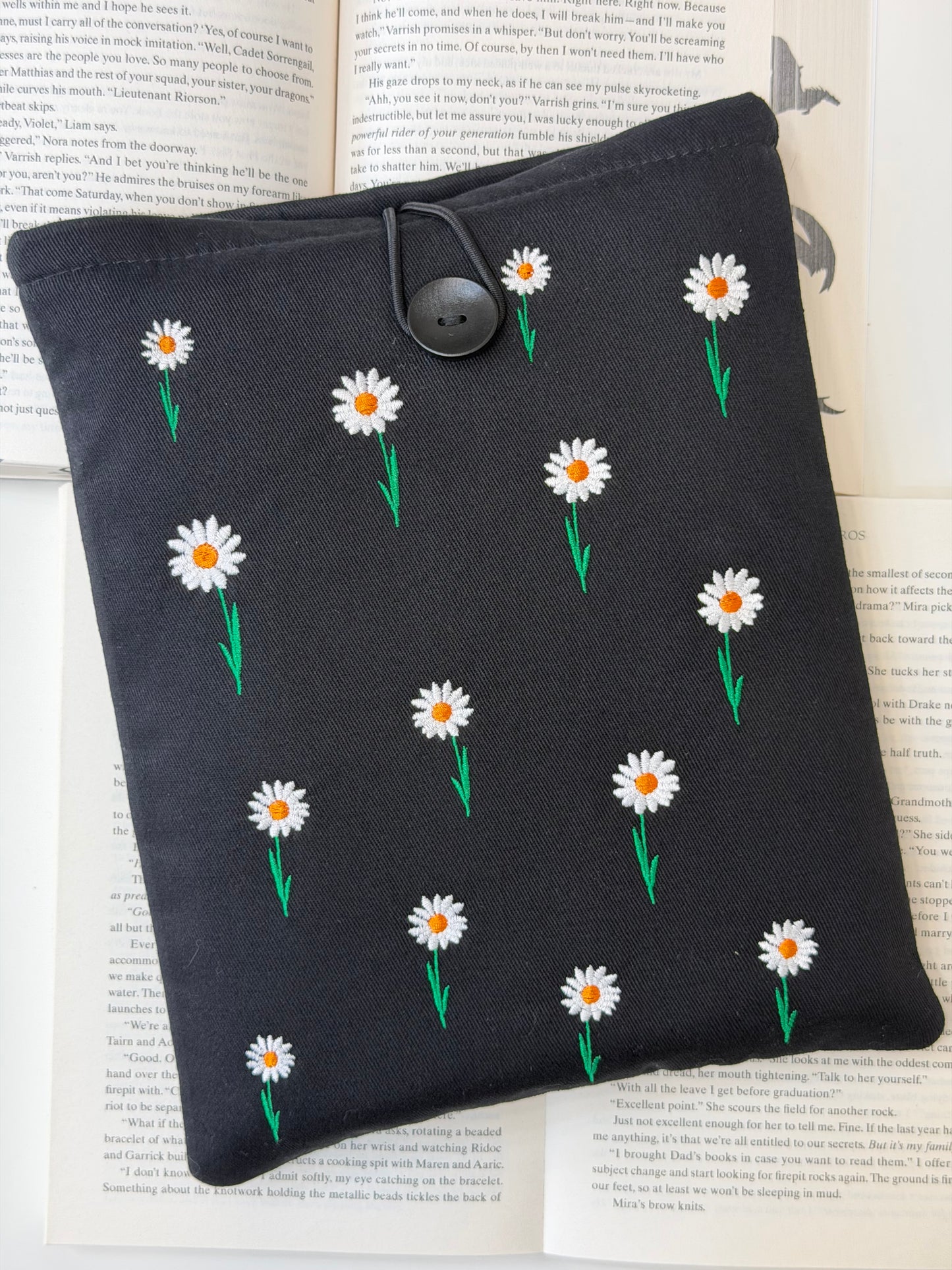 Daisy Embroidered Book Sleeve – Floral Book Lover Gift, Padded Fabric Cover